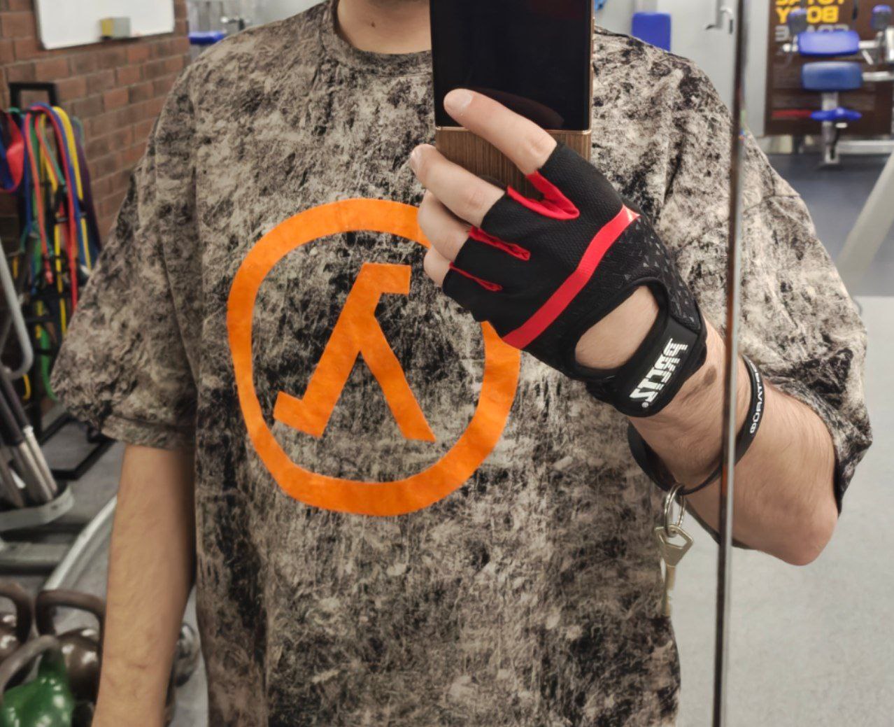 Не сдержался, отменил заказ и добавил ещё один бокс для друга и обычное издание на розыгрыш в канале...