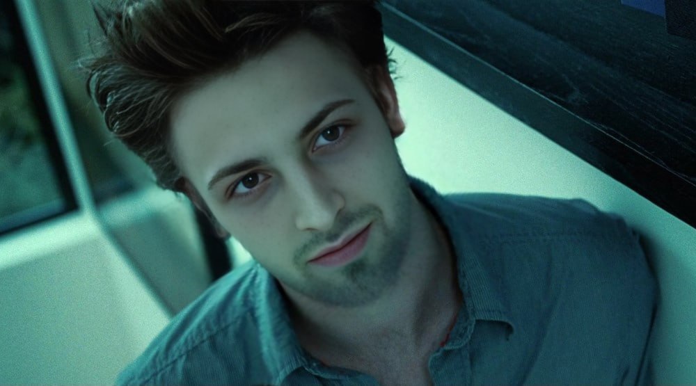 01:10 Старт Сумерки. Смотрю впервые